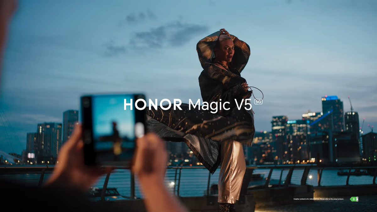 Honor Magic V5 inspiriert erstes KI-adaptives Mode-Outfit Honor Magic V5 inspiriert erstes KI-adaptives Mode-Outfit