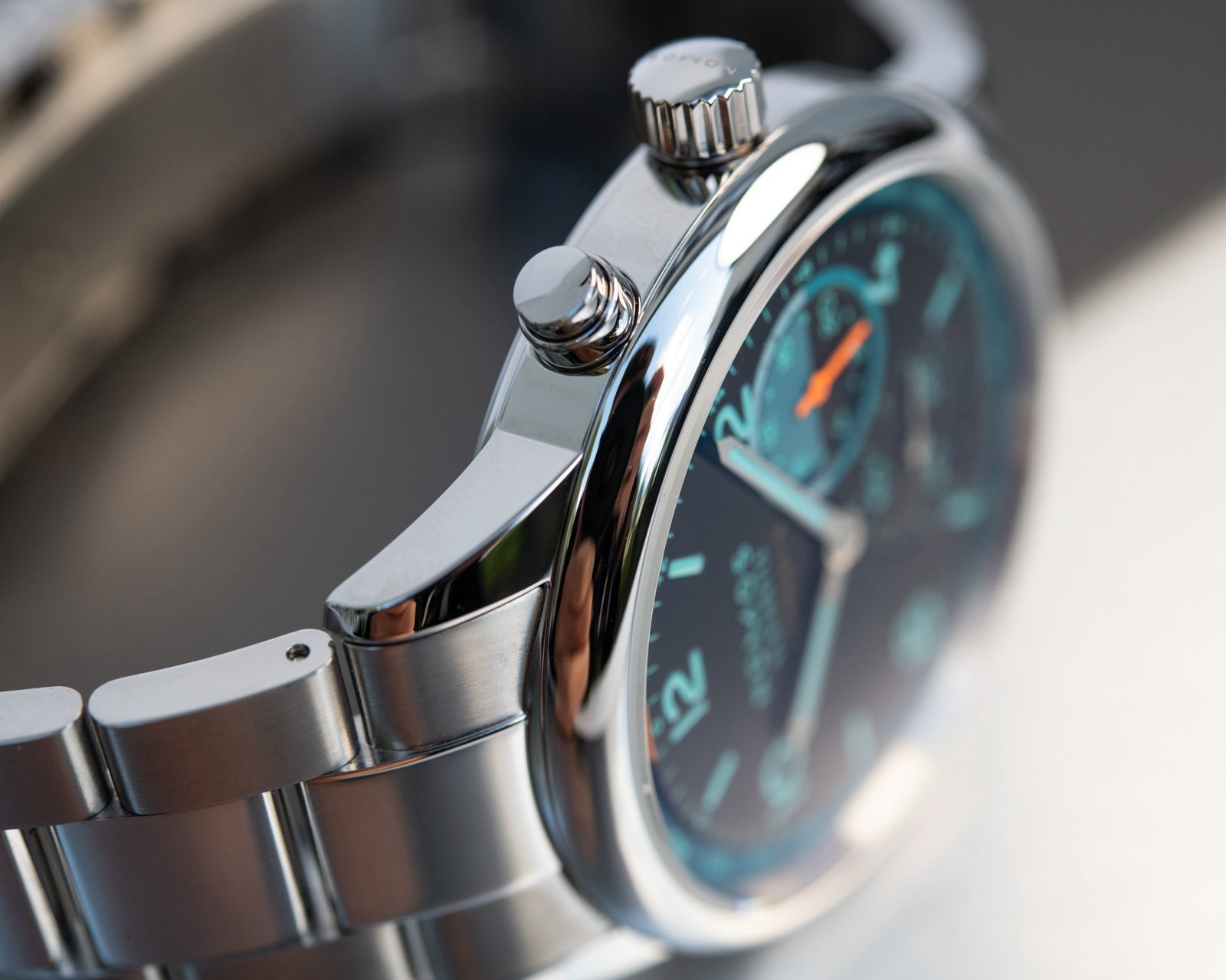 Nomos Club Sport Worldtimer Night Navigation – dezente Eleganz für Nachtliebhaber