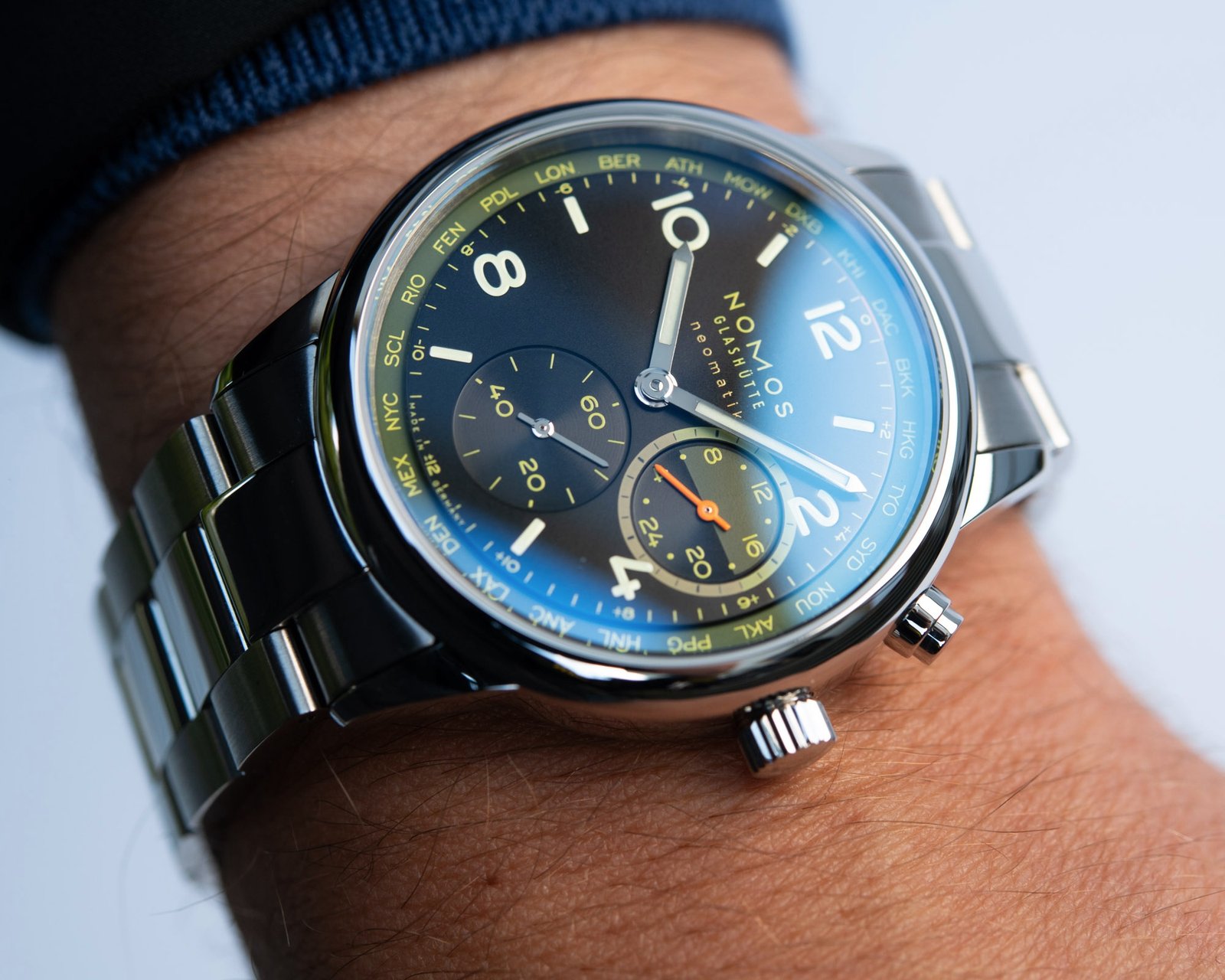 Nomos Club Sport Worldtimer Night Navigation – dezente Eleganz für Nachtliebhaber