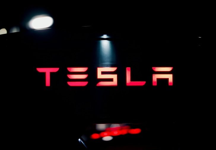Teslas Chip-Wette: Wie Elon Musk NVIDIA in der KI überholen will Teslas Chip-Wette: Wie Elon Musk NVIDIA in der KI überholen will