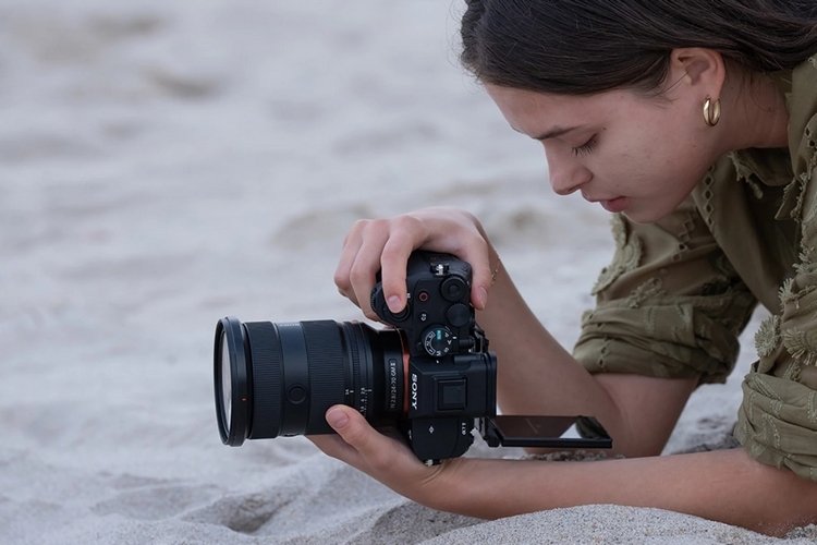 Sony a7 V: schneller Sensor, schlauer Autofokus, stärkeres Video